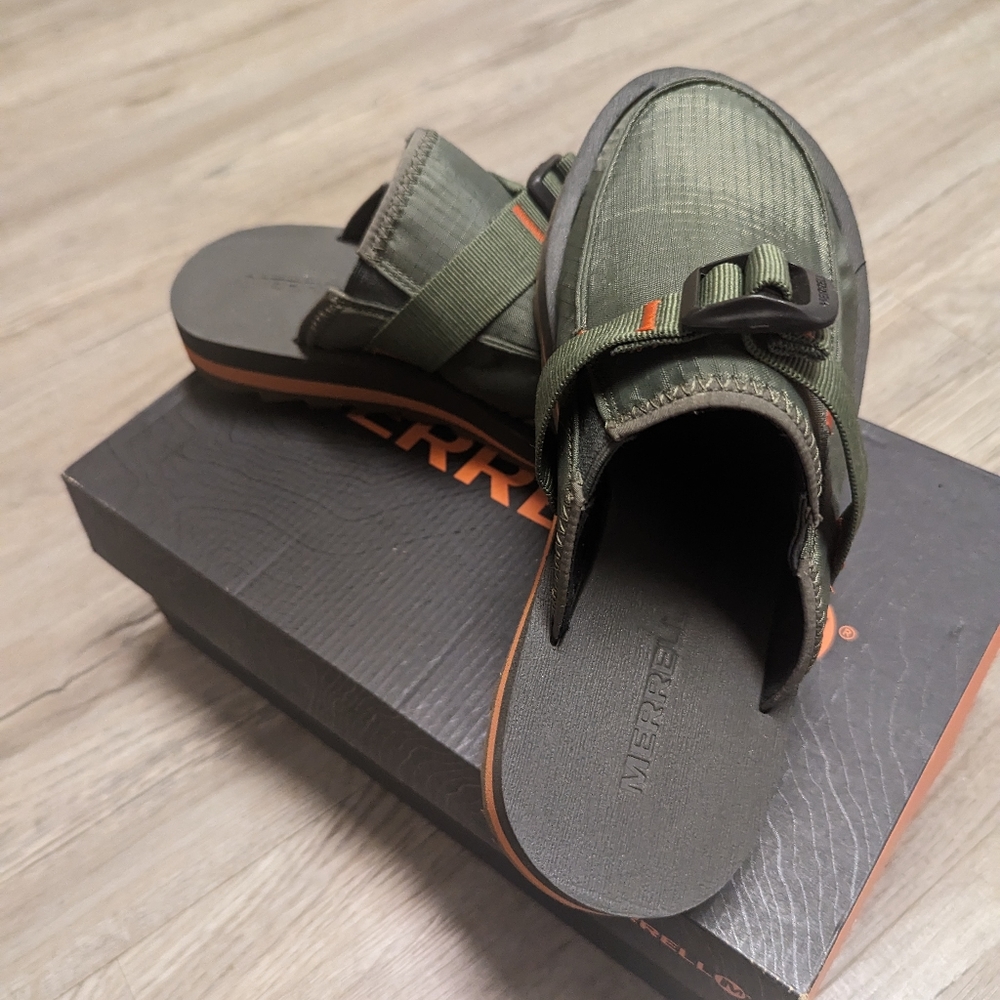 Nib, Merrell Alpine Clogs, men's 8, women's 9.5
